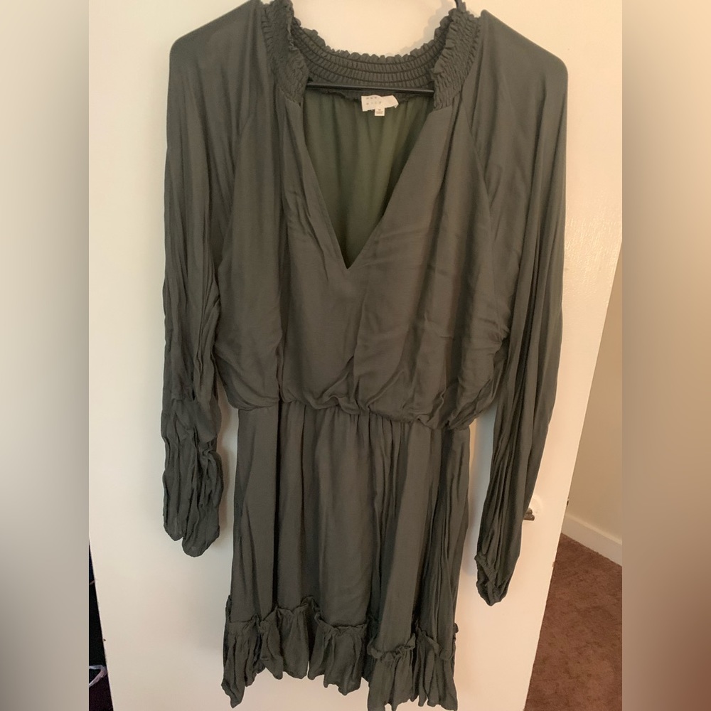Dee elly forest green can be worn as a dress or top